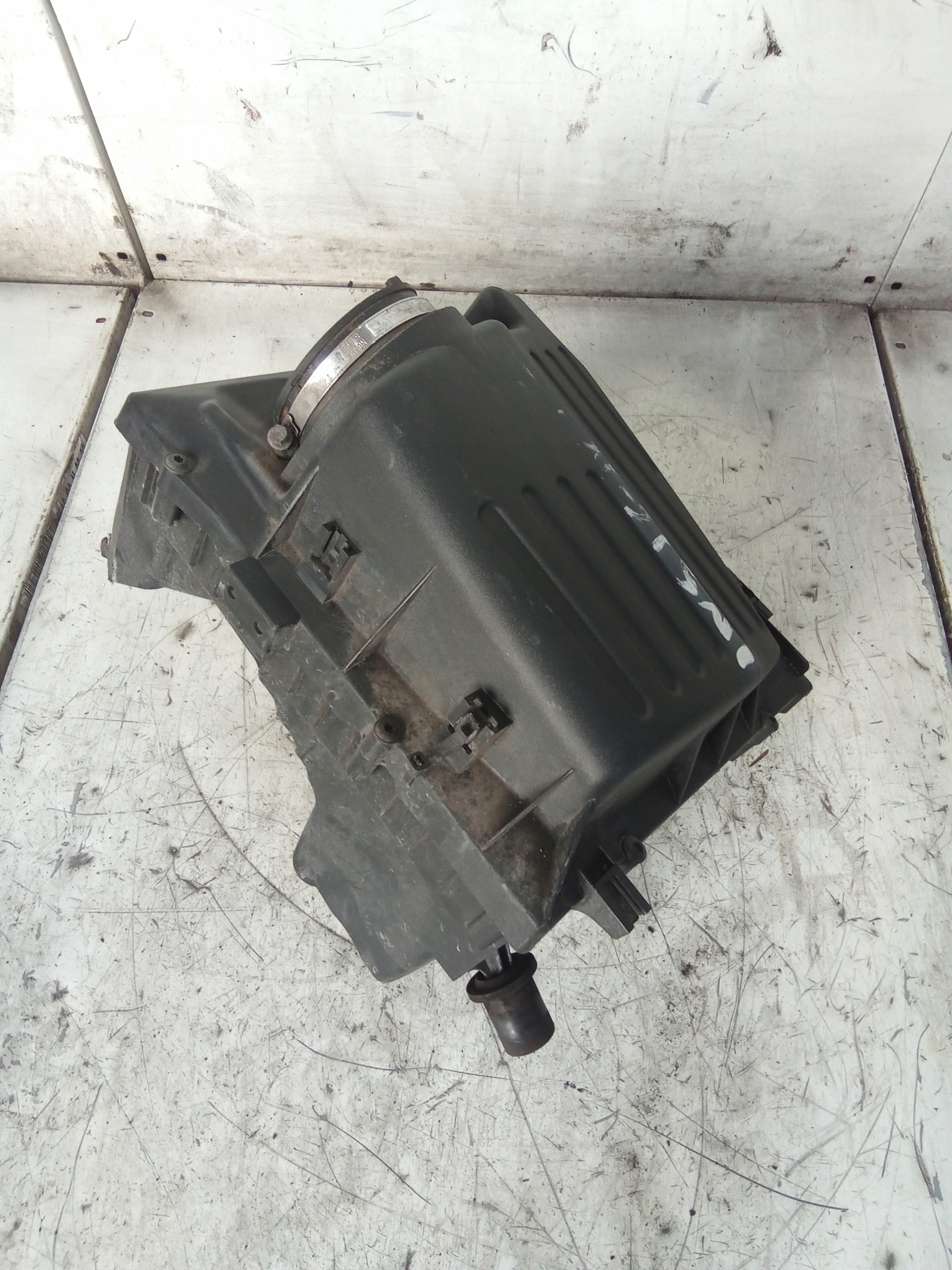 J469 Ilmansuodattimen kotelo Opel Insignia