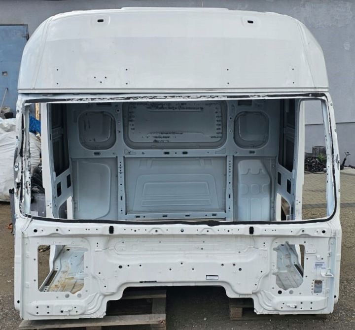 Renault Gama T Evo Maxi Space R 2022 ohjaamo, taka seinä, etuosa