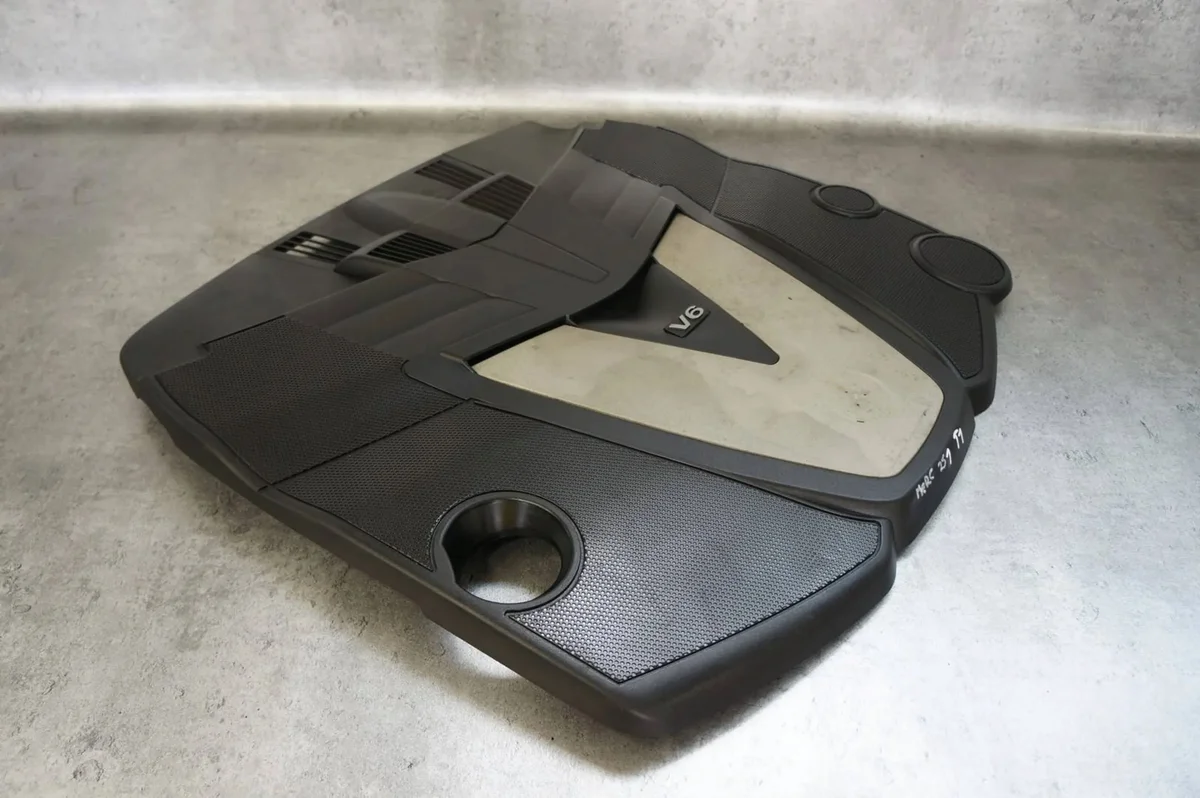Couvre-culasse Mercedes W251 3.0 CDI image 3