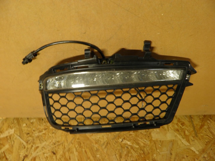 Halogen LED säleikkö oikea Mercedes W221 AMG