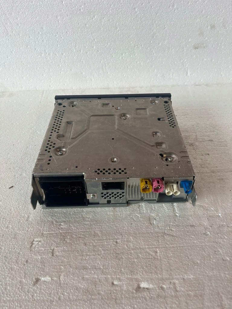 Multimedialukija Audi 81A035183