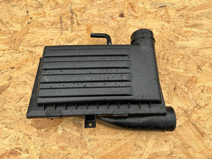 Ilmansuodattimen kotelo 04E129611AK TSI VW SEAT