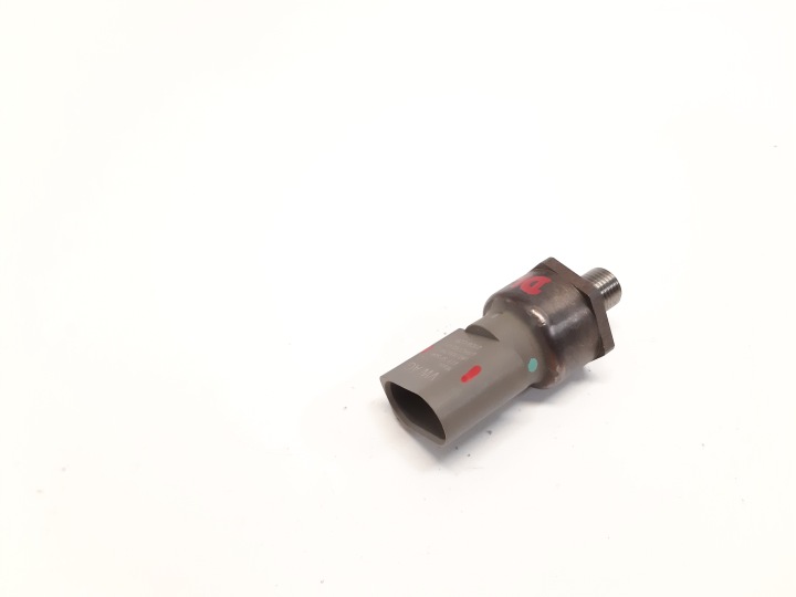 Öljynpaineanturi VW 3.0 TFSI DLZ 06E906054G