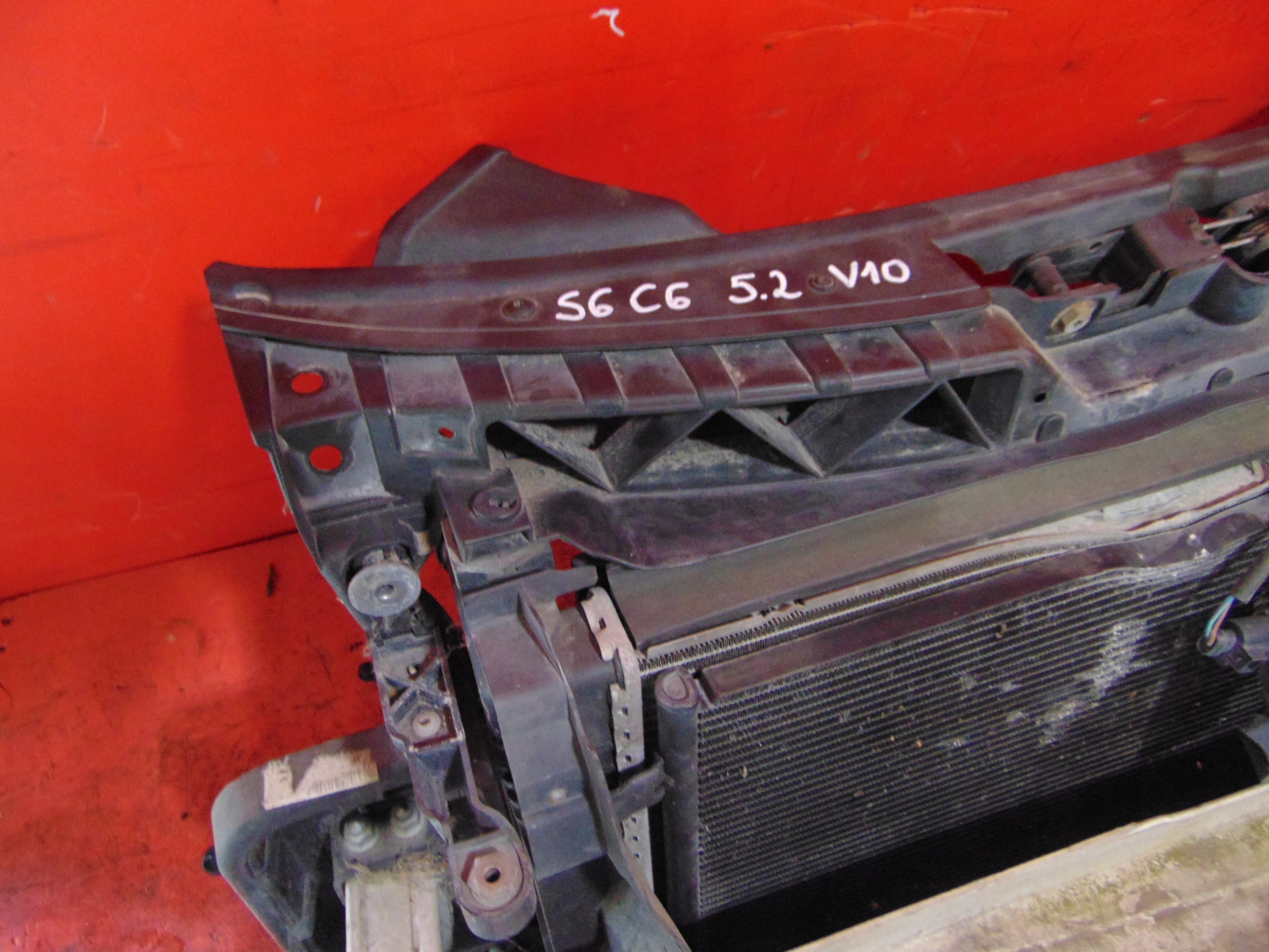 AUDI S6 C6 5.2 V10 etujäähdyttimen tuuletin image 3