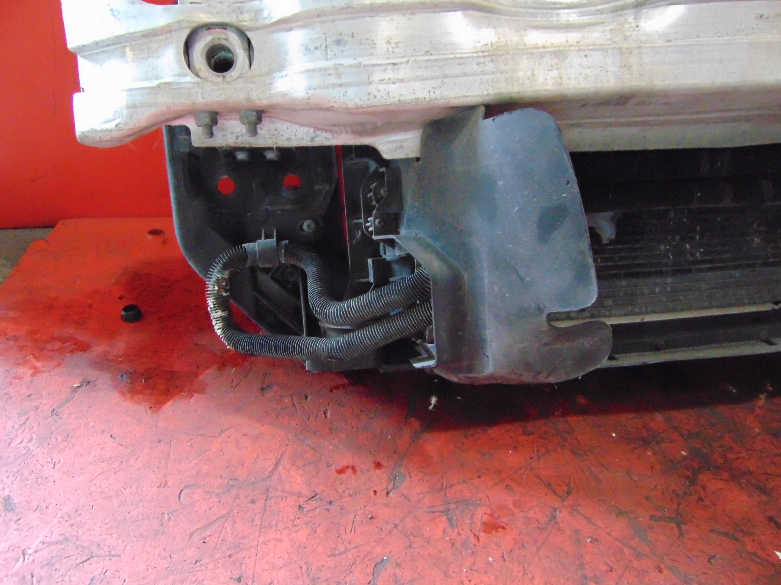 AUDI S6 C6 5.2 V10 etujäähdyttimen tuuletin image 6