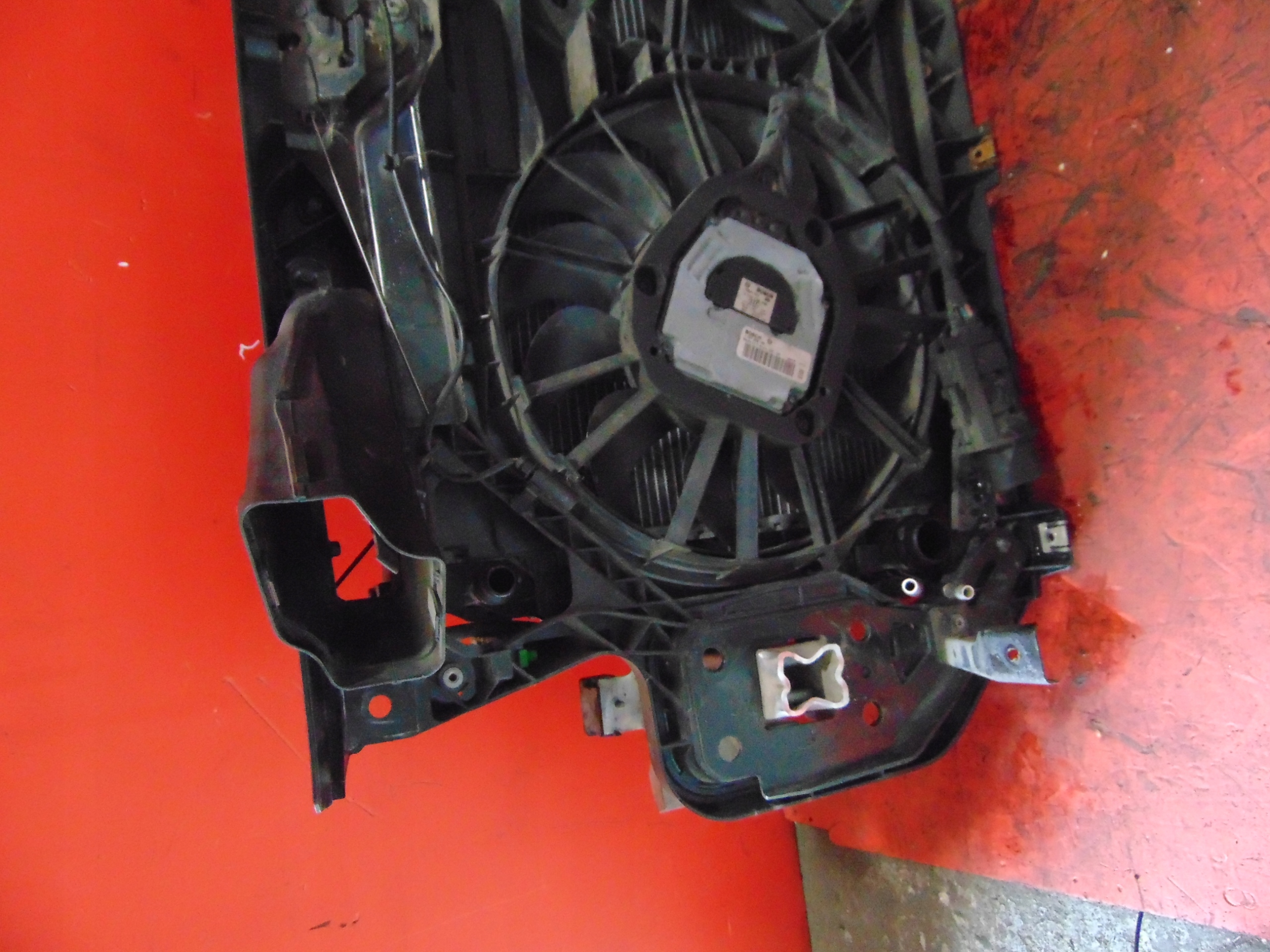 AUDI S6 C6 5.2 V10 etujäähdyttimen tuuletin image 9