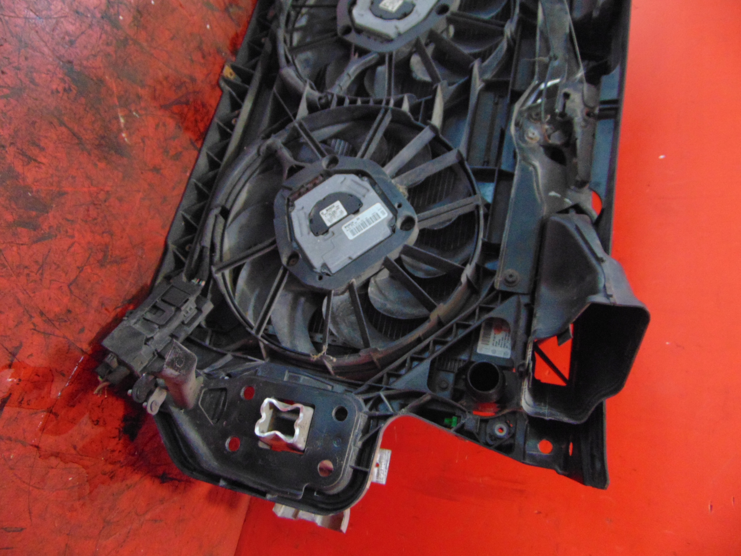 AUDI S6 C6 5.2 V10 etujäähdyttimen tuuletin image 10
