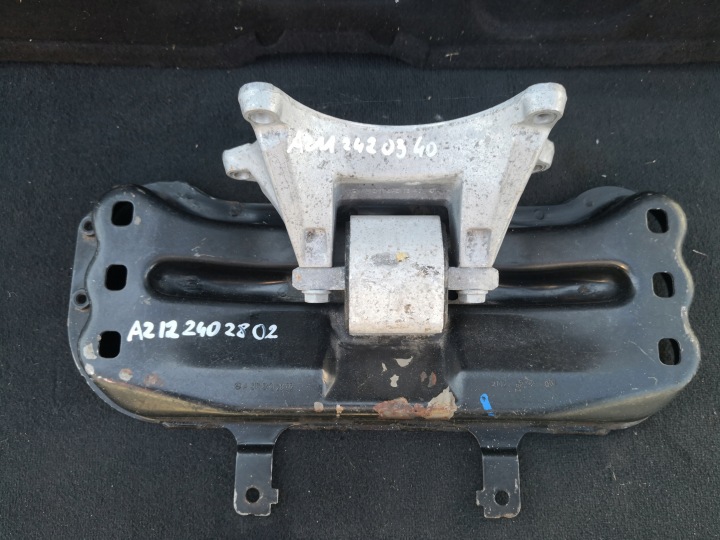 Vaihteiston tukikumi Mercedes W212 A2122402802 A2112420340