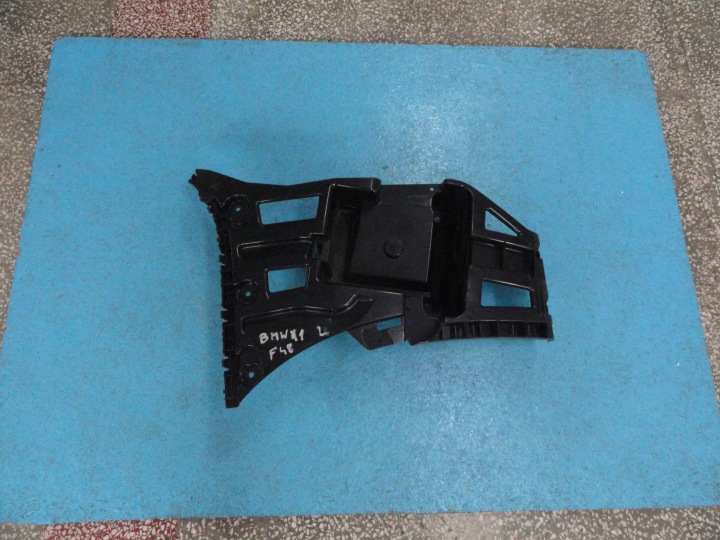 BMW X1 F48 F49 Takapuskurin liukukappale vasen 51127332317