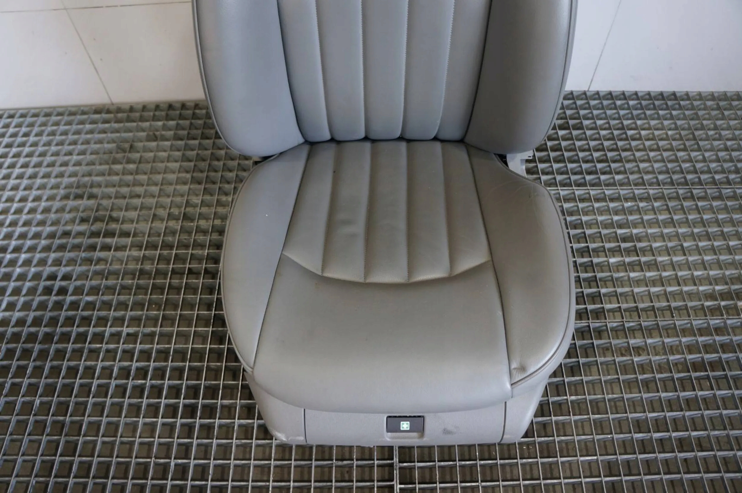 Fotale sinistro anteriore Mercedes CLS W219 pelle grigia