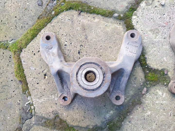 ATEGO 18T AXOR ACTROS MP2 MP1 MP3 REAR SPRING MOUNT 9413250003