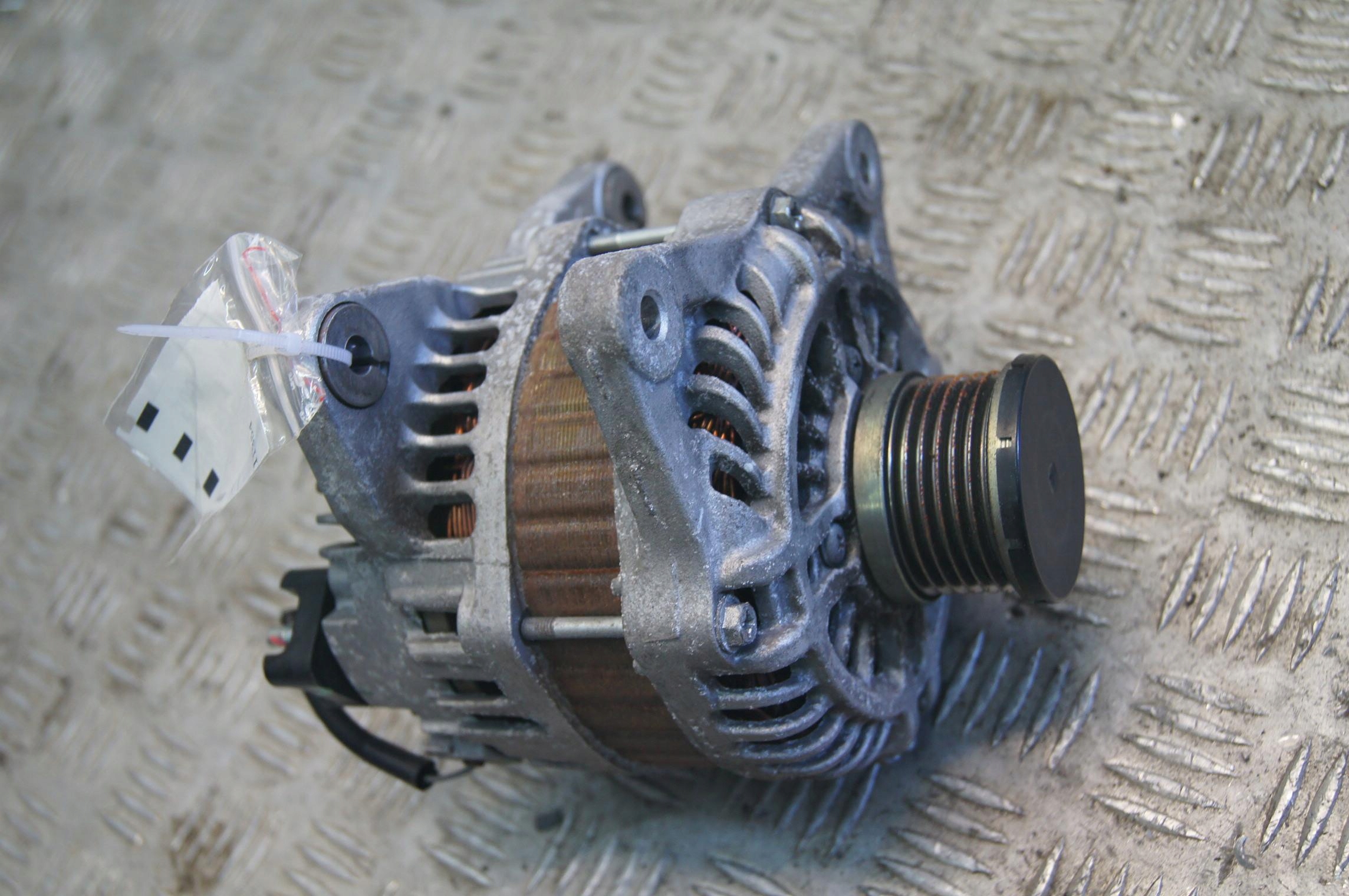 Renault Clio IV RS Generator 231006754R image 2