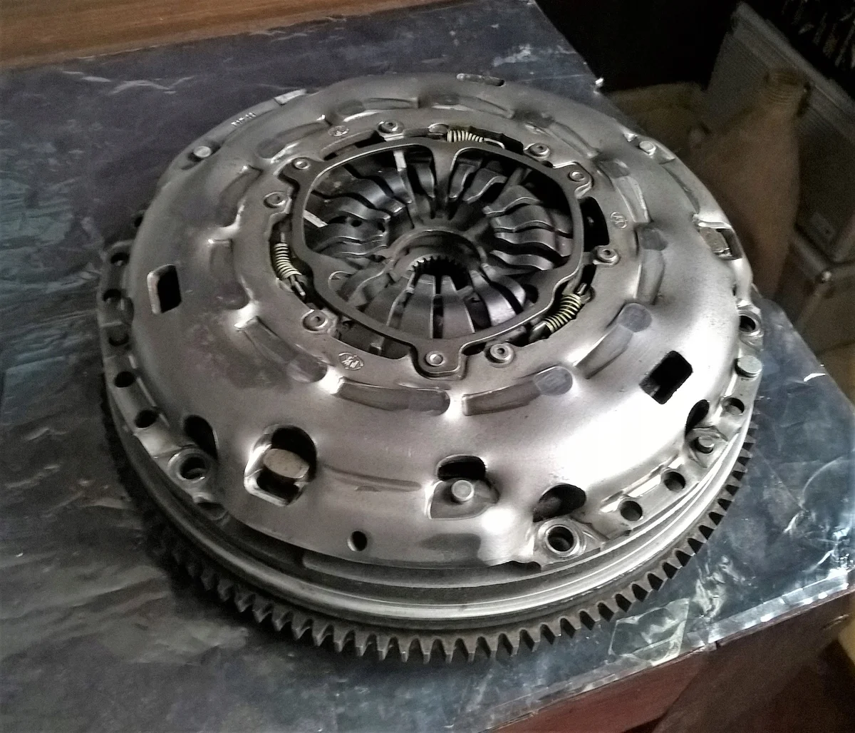 Volano Schaeffler LuK 415 0168 10 image 3