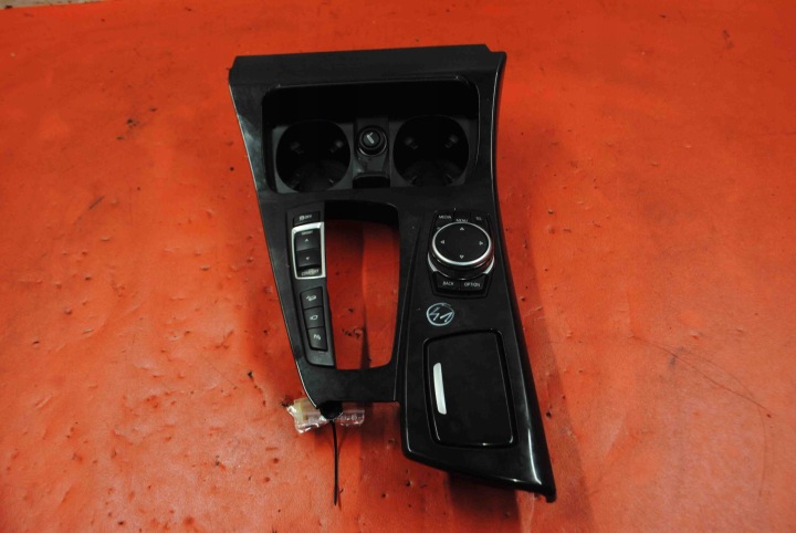 BMW 5 F10 Keskikonsoli 9202949