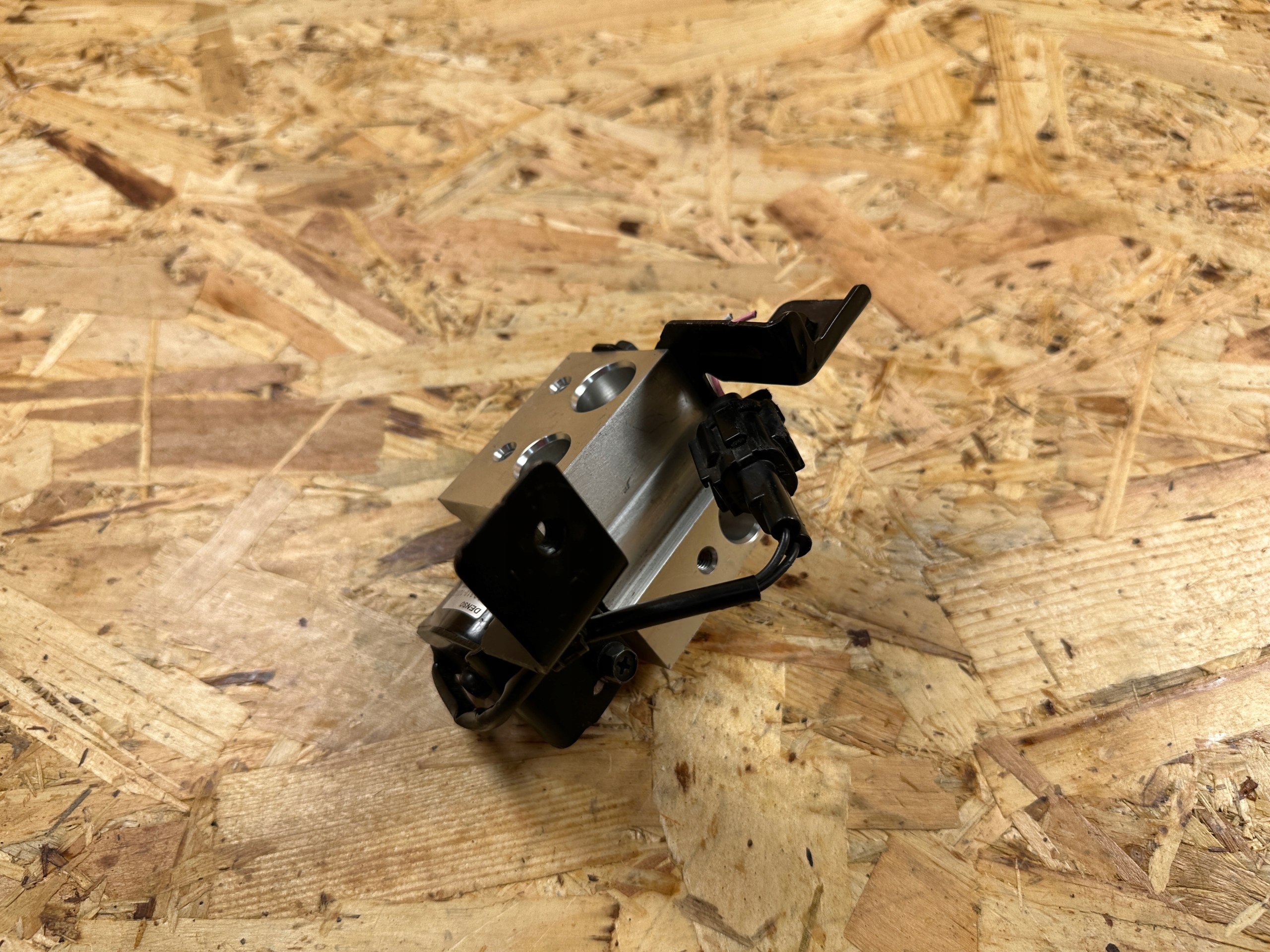 Vanne de climatisation Nissan Leaf II 443310-1202 image 10