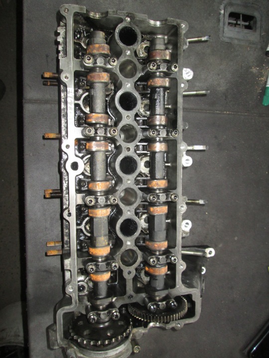 Moottorin kannen akselit BMW E46 2.0 D 150 hv 7785878