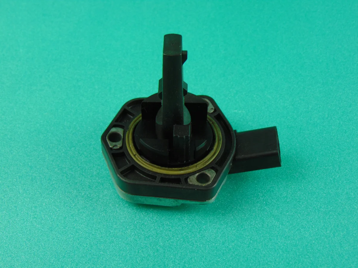 VW Ölmstandssensor gebraucht 1J0907660C image 6