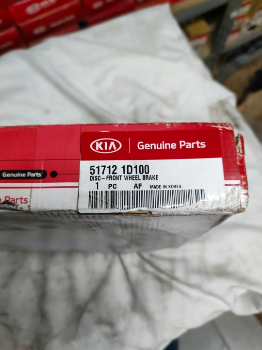 Jarrulevyt edessä Kia Carens Magenti 517121D100