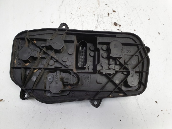 Volkswagenin lampun polttimonpidike OE 7E5945258