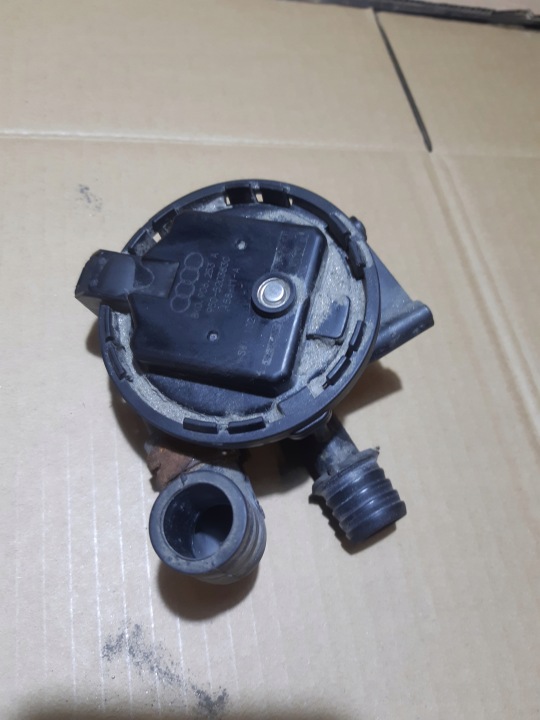AUDI A6 C7 Hiilipatruunan venttiili 8K0906253A