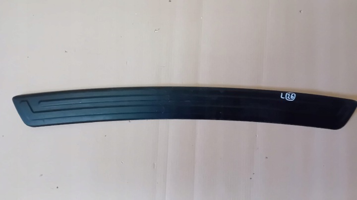 Moldura do para-choque Toyota Auris Kombi 15- traseira