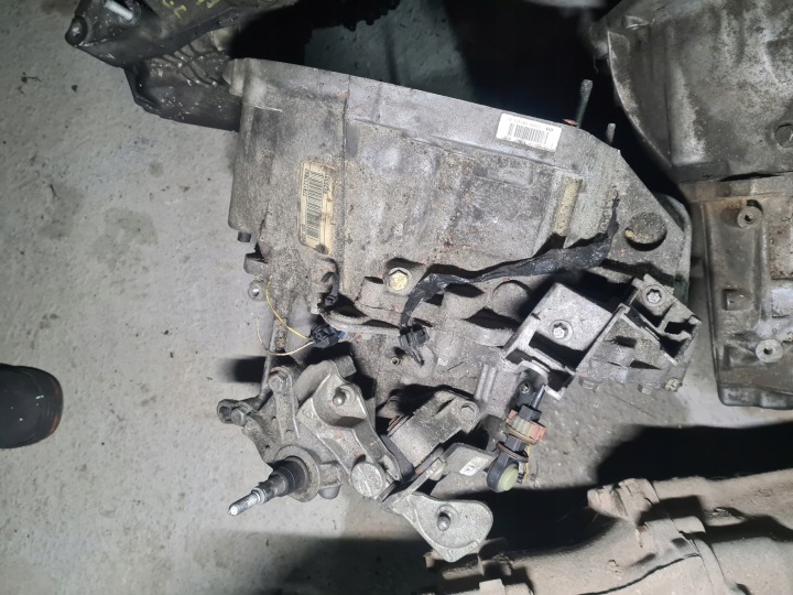 Gearbox Renault Scenic II 1.9 DCI ND0002 ; 7701717852
