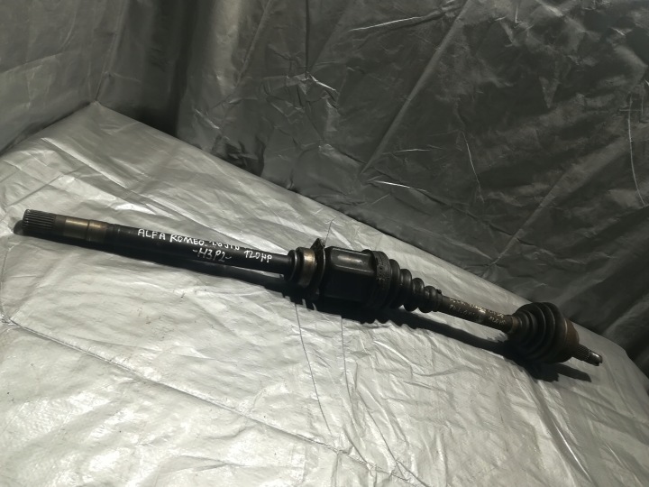Alfa Romeo 1.9 JTD demi-arbre droit complet d'origine