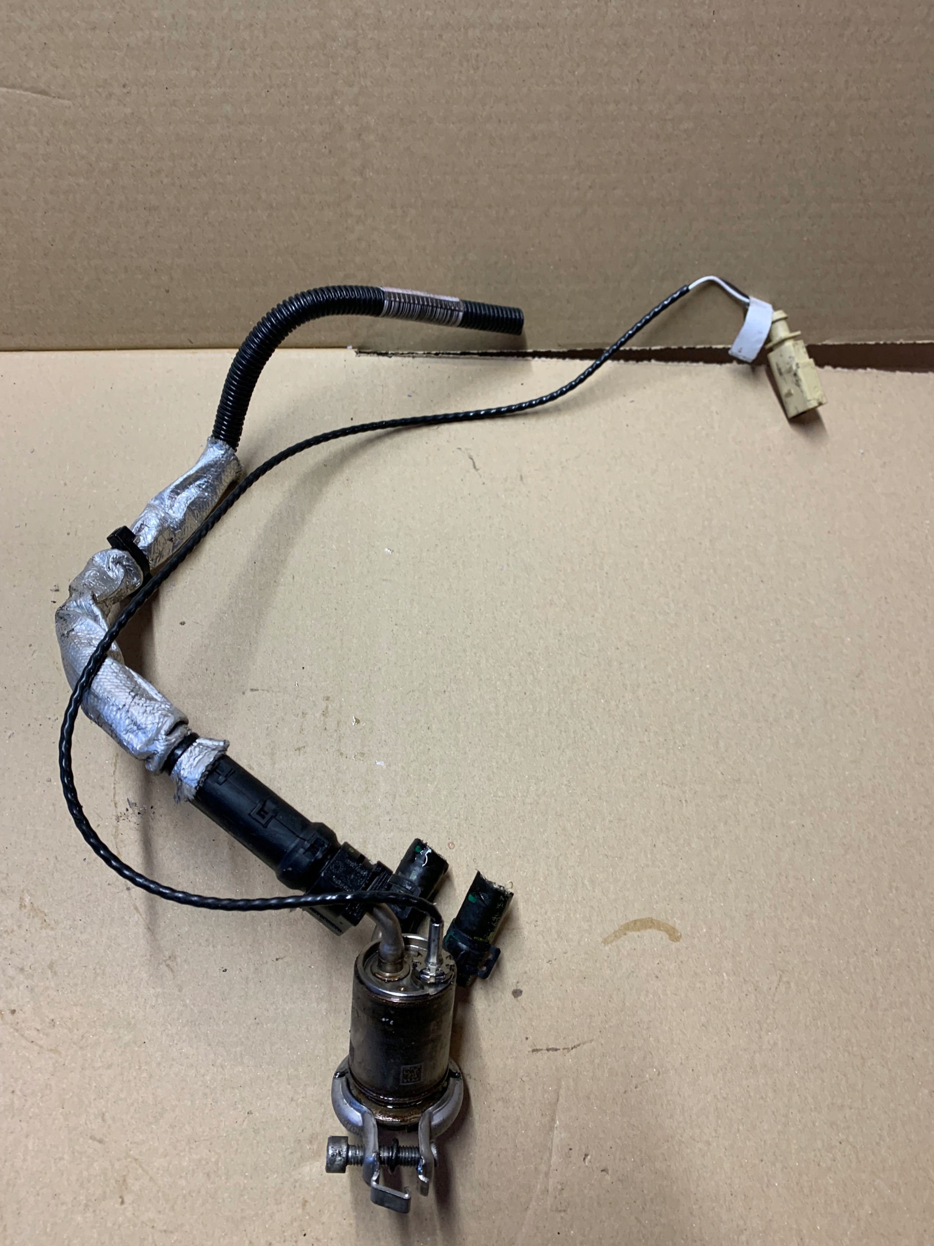AdBlue-painesuutin VW Audi A6 A7 Q5 05L131113C