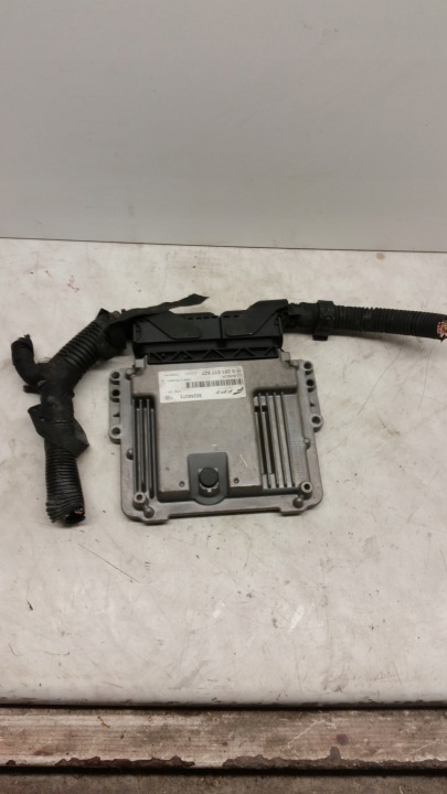 ECU-tietokone Fiat 500L 1.6 JTD 55255373 0281017827