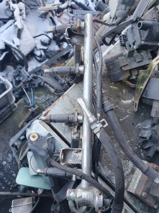 Polttoaineen ruiskutussuuttimet 06B133551T AUDI A4 B5 B6 ALT 2.0 BENZ 4 KPL