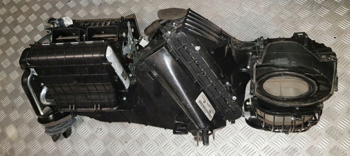 PORSCHE CAYENNE 7L LIFT HEATER EVAPORATOR HOUSING RADIATOR 7L0820005FJ