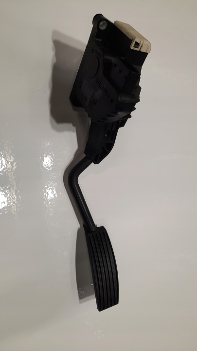 Potenciômetro do acelerador Opel Corsa D 13305805