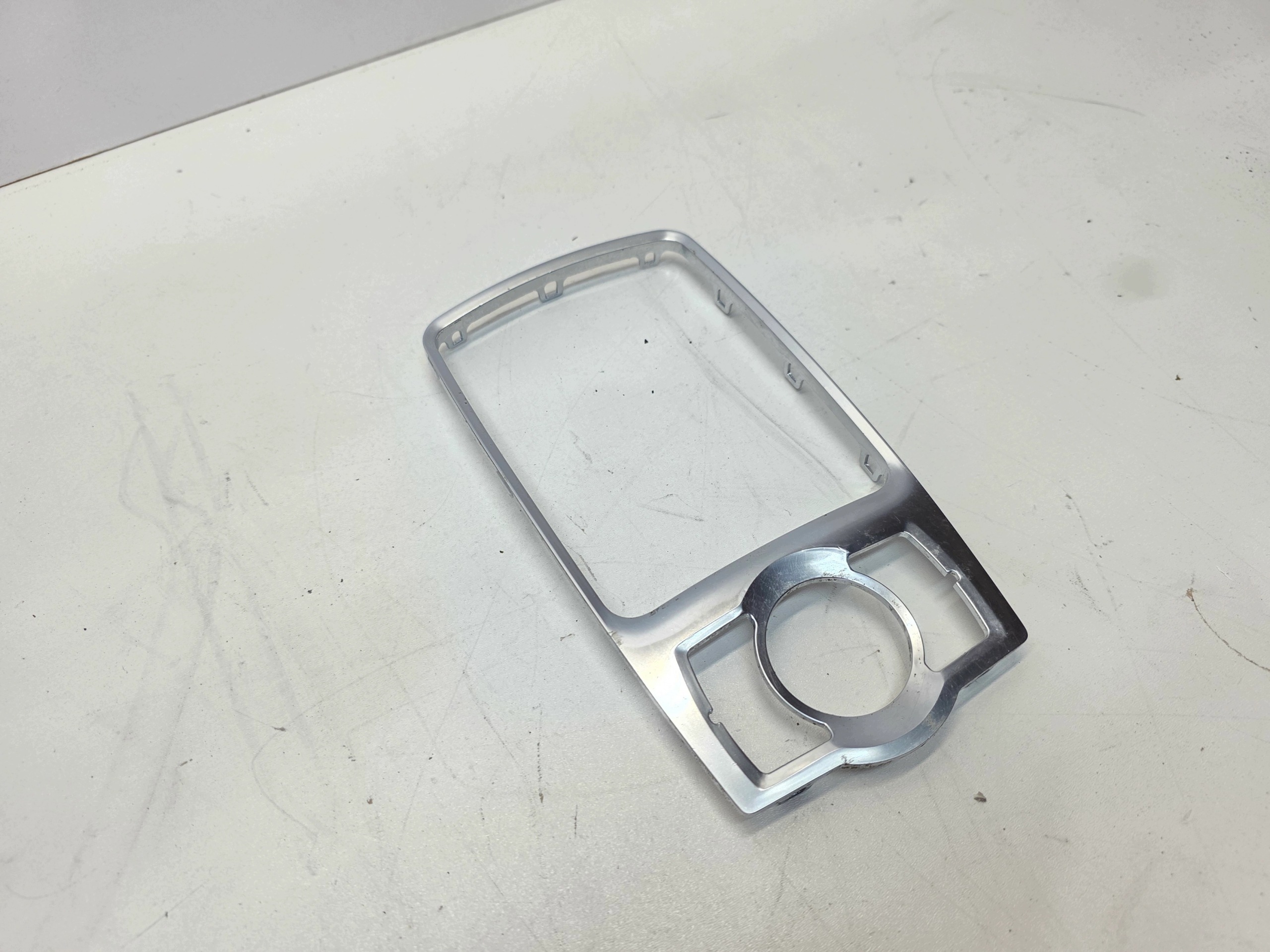 AUDI A6 C6 MMI-paneelin kehys 4F0864260A