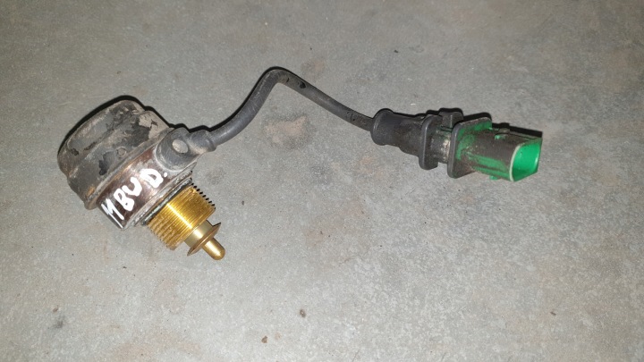 ATEGO AXOR ACTROS MP3 MP2 Sensor für Kondenswasser im Behälter 0035450524
