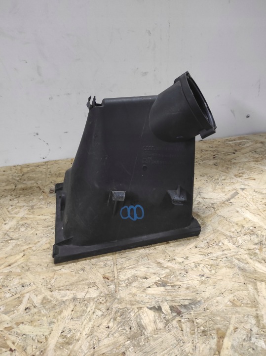 AUDI ILMANSUODATTIMEN KOTELO 8W0133837H