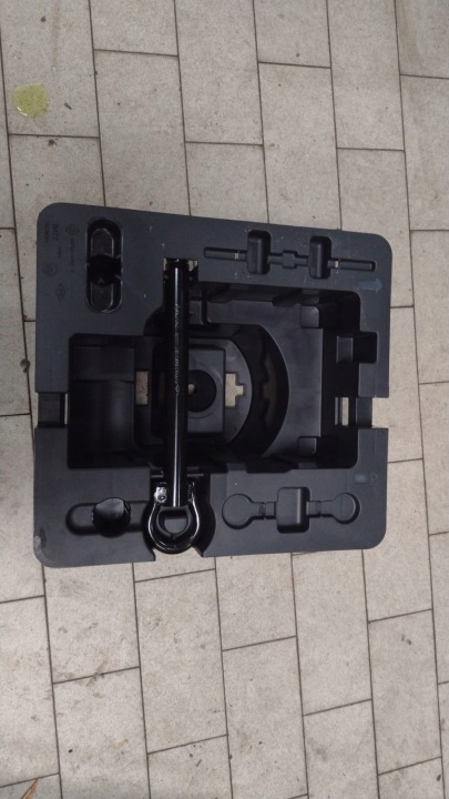 Tavaratilan vetoaisa Renault Captur II OE 997504103R