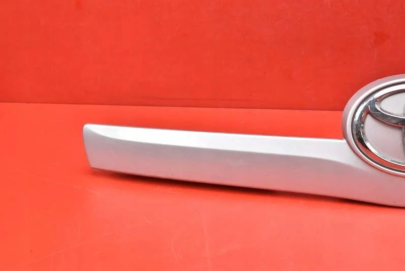 Fascetta Portellone Posteriore Toyota Verso 09-13 Argento