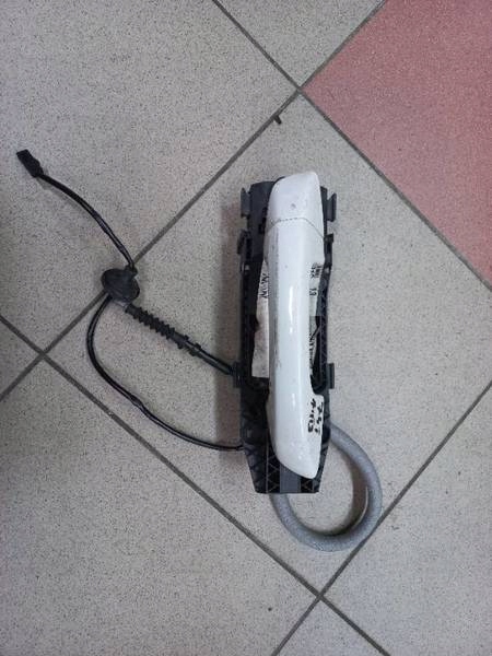 VW Scirocco oikea ovenkahva 1K8839885E