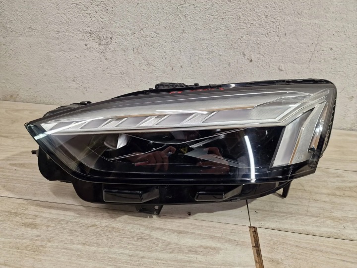Audi A5 B9 Lift 8W6 19- Vasen LED-lamppu 8W6941085