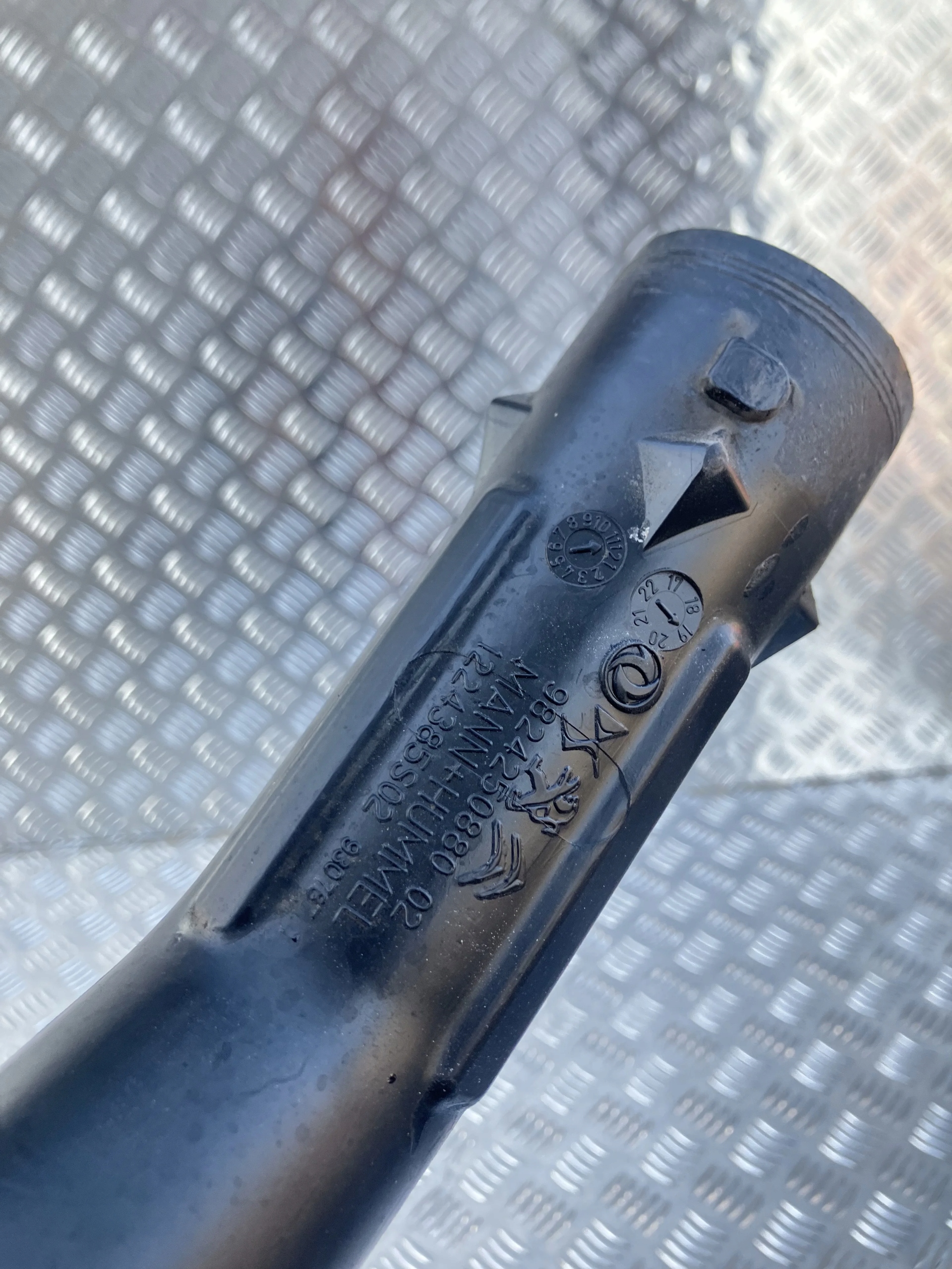 Resonaattori ilmaputki Opel Corsa F 19- 1.5 HDI 9834648080