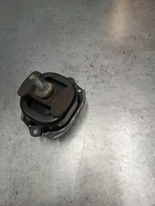 BMW X5 F15 moottorin alusta oikea
