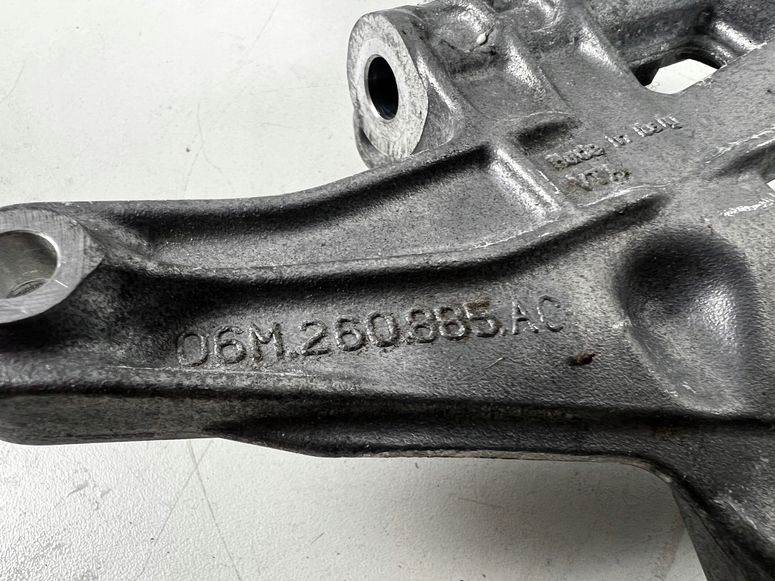 A/C Compressor Mount Bracket Audi RS4 B9 RS5 8W 06M260885AC