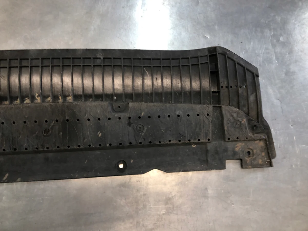 Audi OE 8T0807611A - Usado image 4