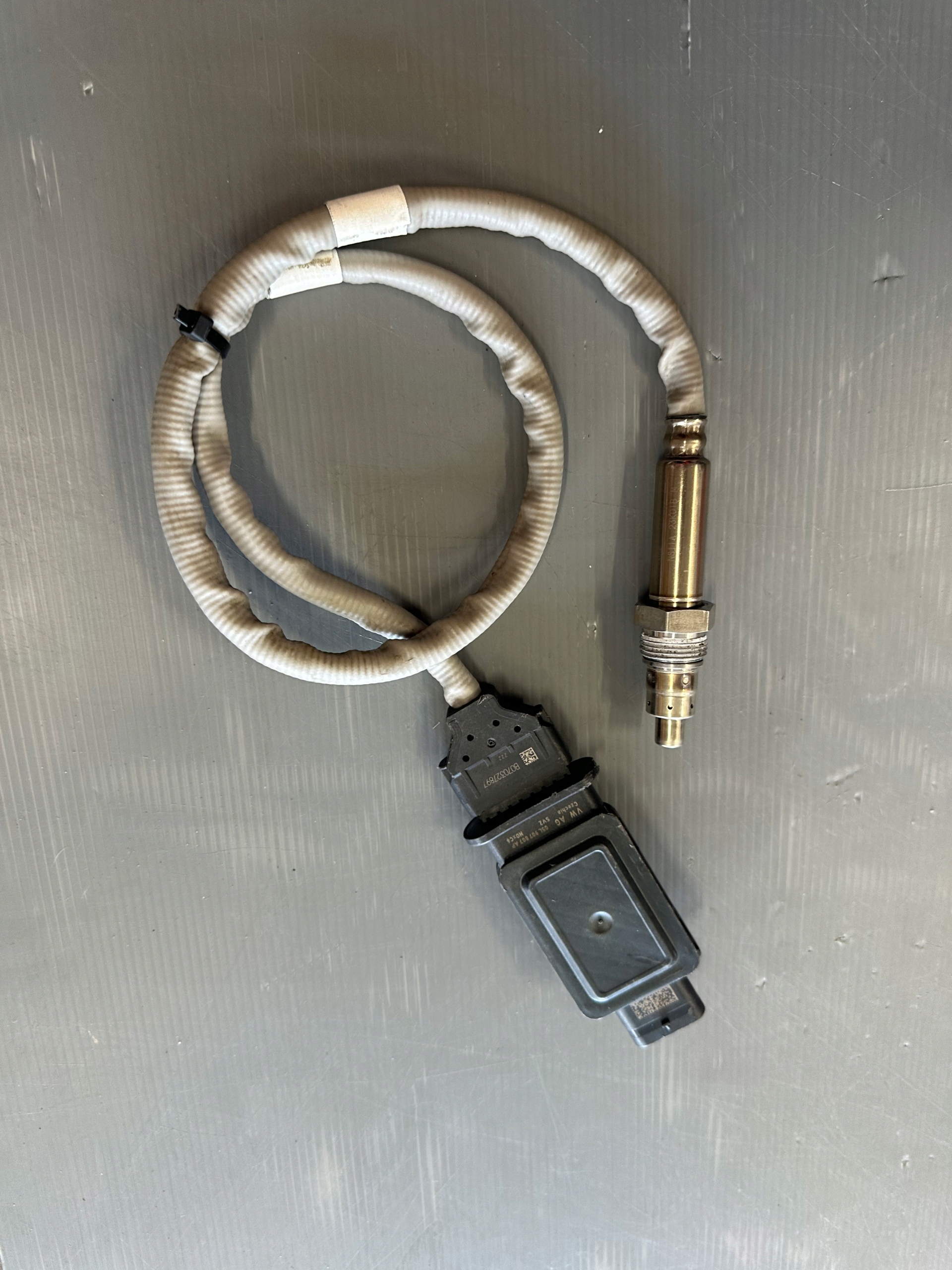 NOX Sensor VW OE Audi Skoda 05L907807AP image 2