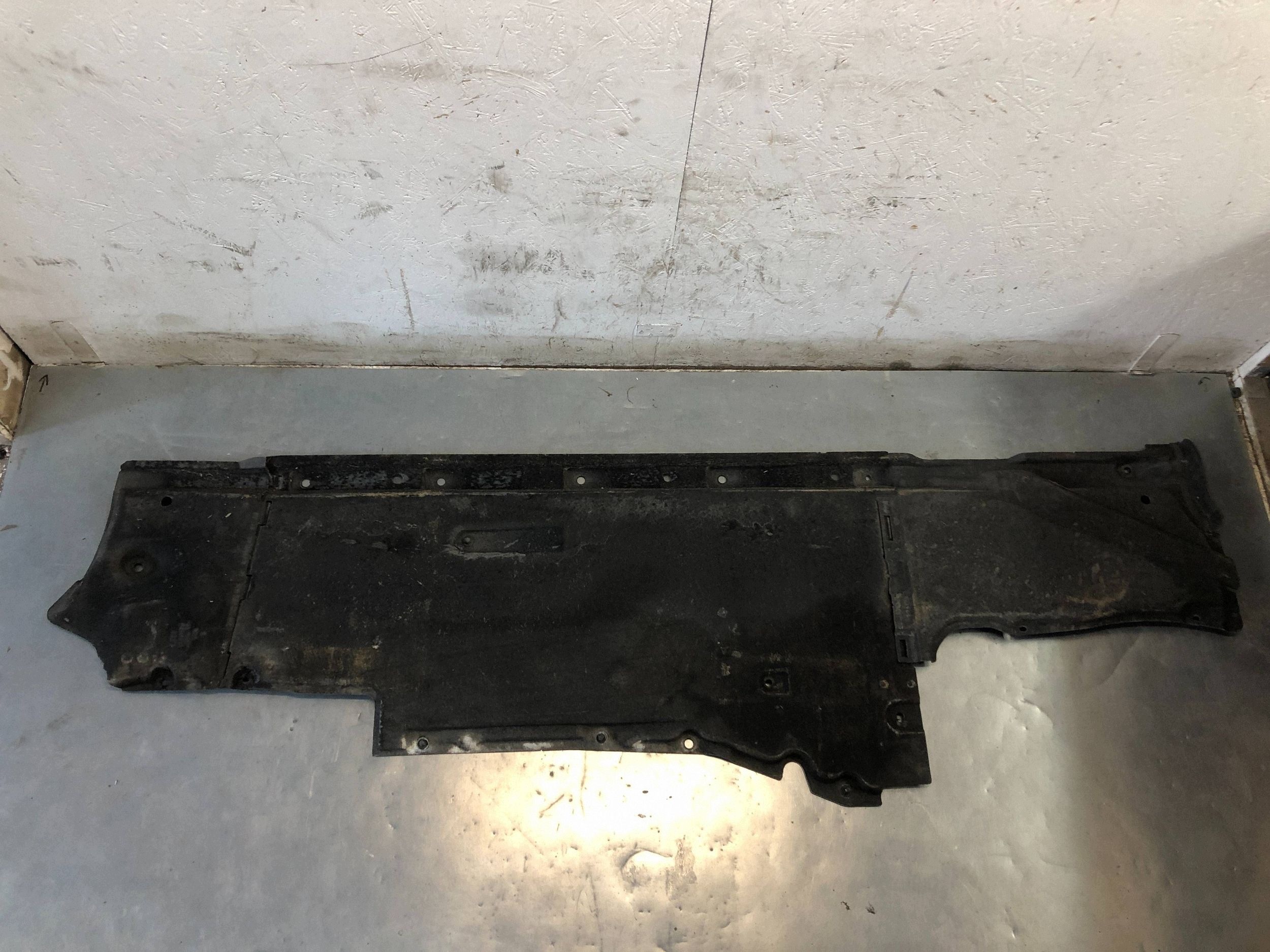 AUDI A6 4G CUBIERTA BAJO MOTOR IZQ DELAN 4G0825201B image 2