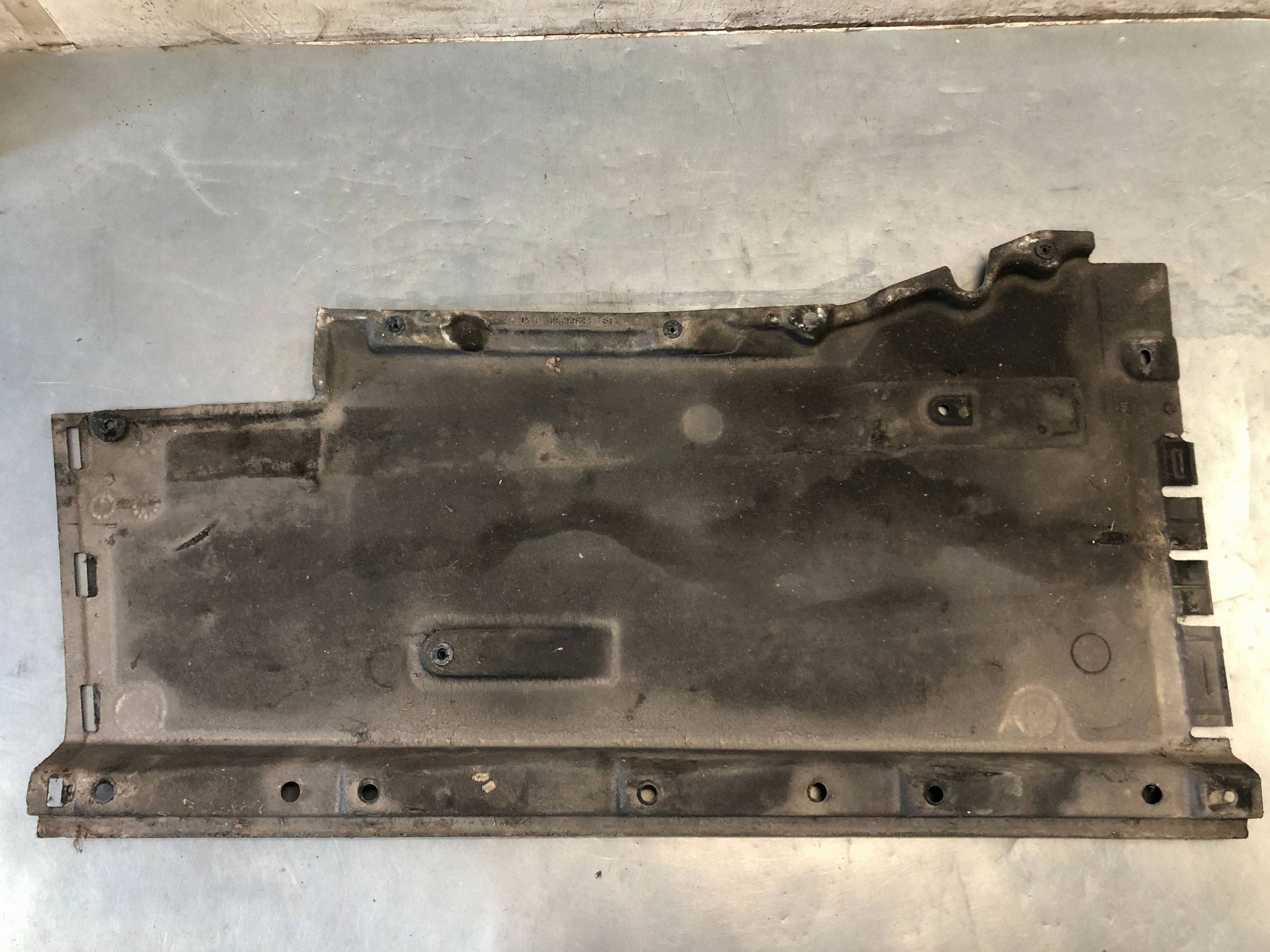 AUDI A6 4G CUBIERTA BAJO MOTOR IZQ DELAN 4G0825201B image 3