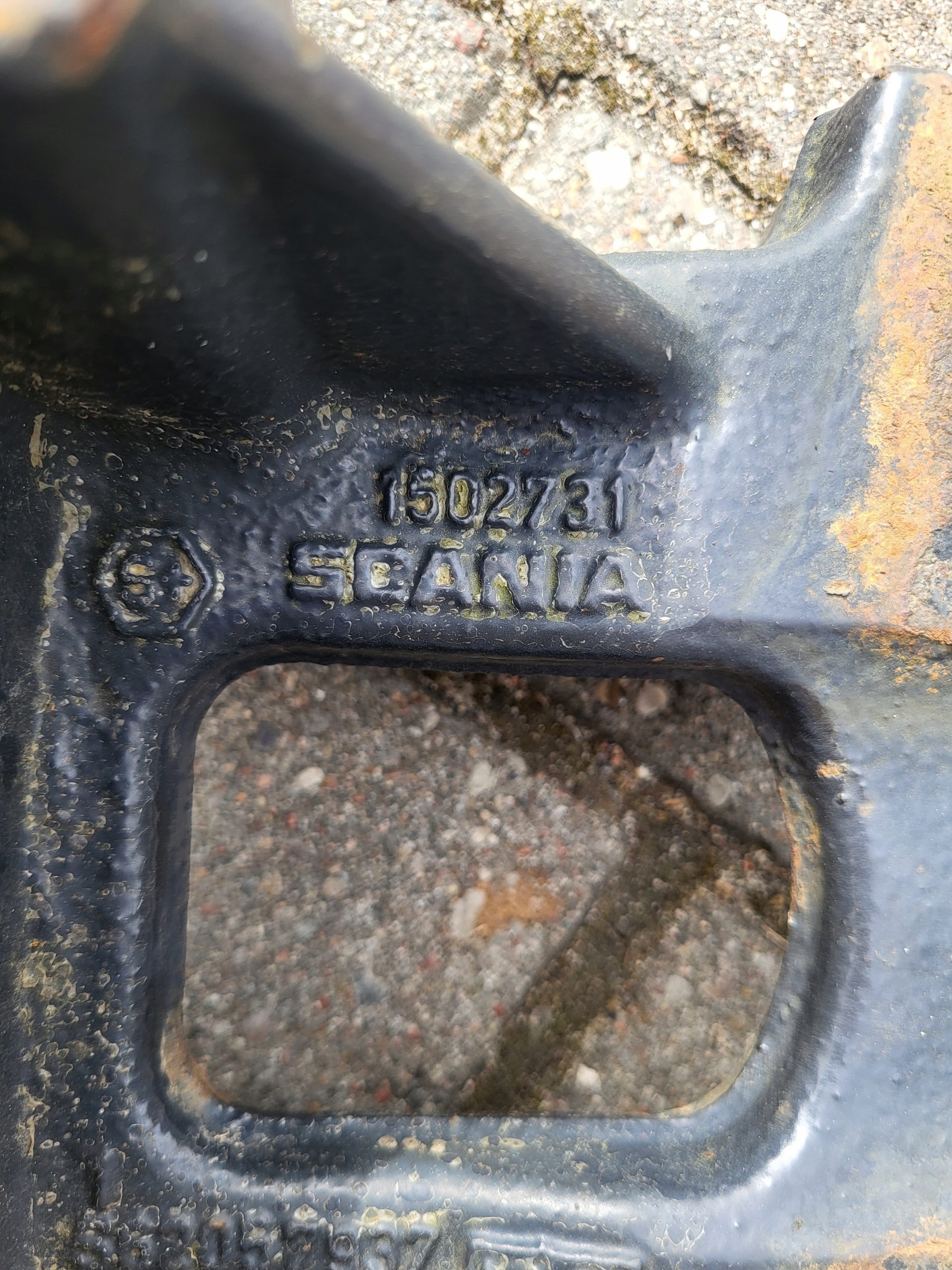Soporte Base Montaje Delfin Resorte Scania 1502731 image 3