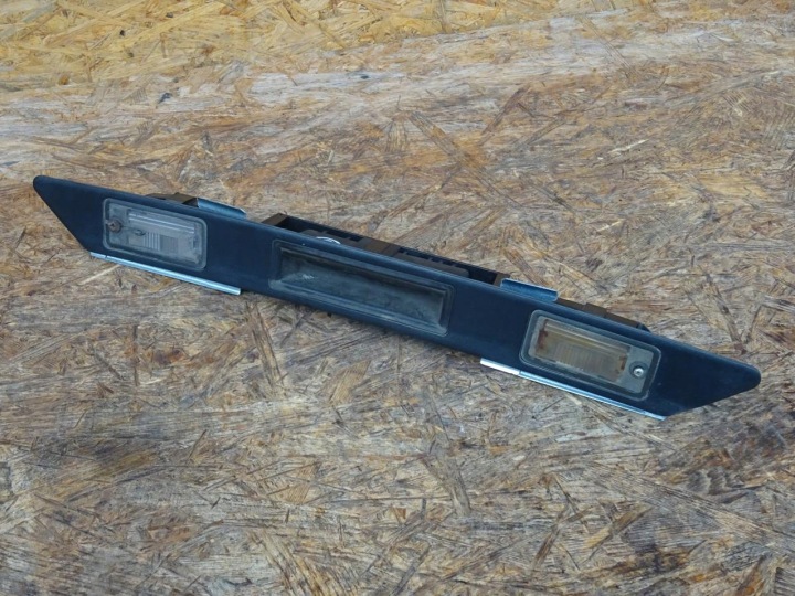 A3 8P 8P4 5D Sportback takakannen valaisin 8P4827574