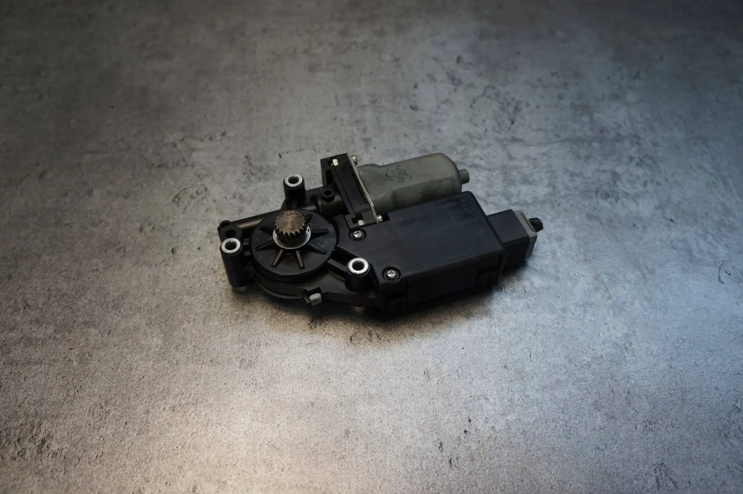 Säätömoottori kattoluukku Mitsubishi Outlander II 77052308
