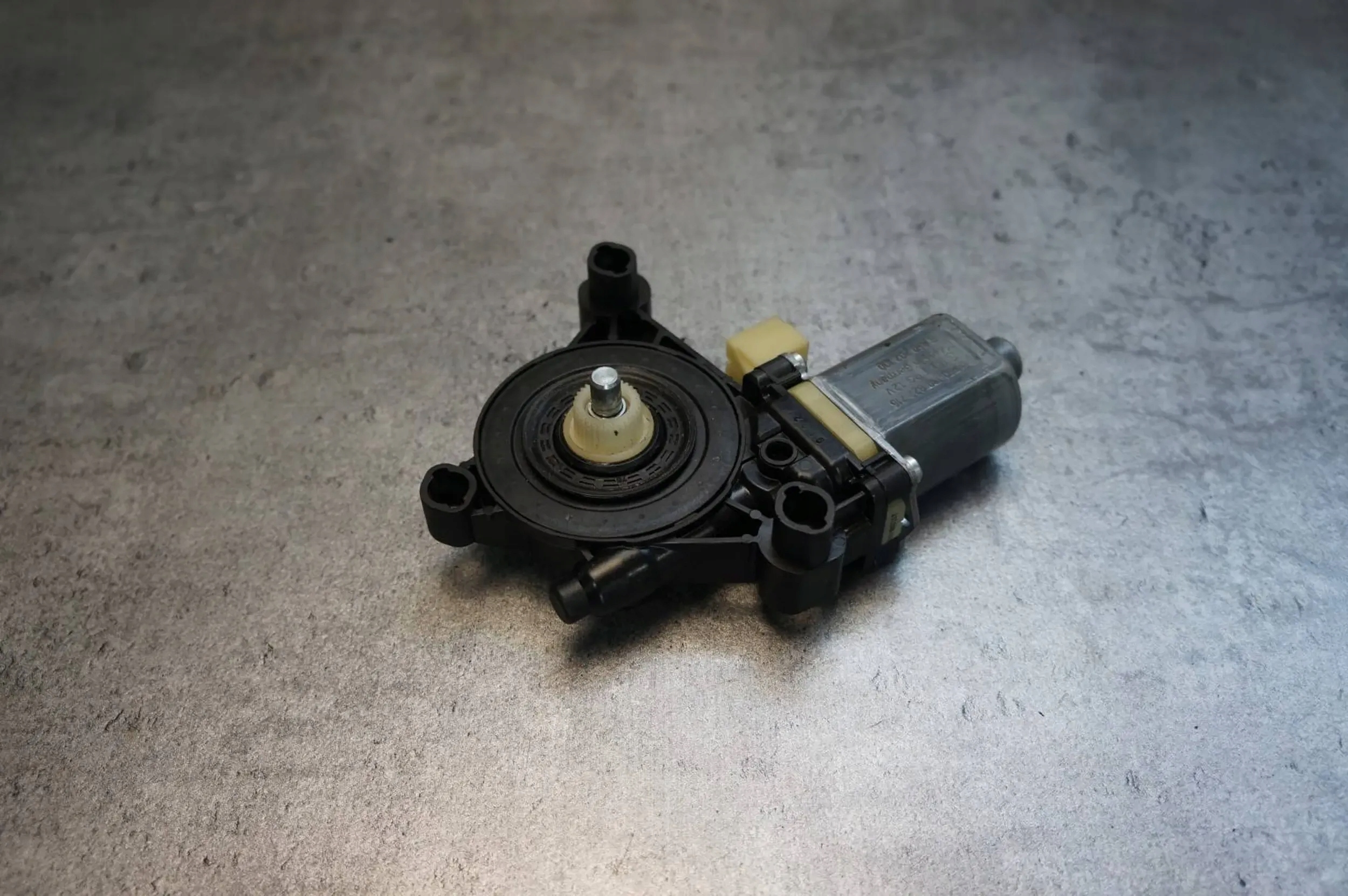Motor elevalunas derecho delantero Audi TT Mk3 image 2